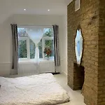Modern, Luxury 2 Bed Flat In Streatham, London - Zone 3