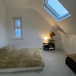 Modern, Luxury 2 Bed Flat In Streatham, London - Zone 3