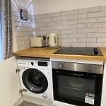 Modern, Luxury 2 Bed Flat In Streatham, London - Zone 3