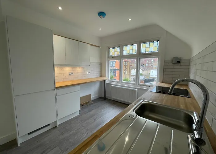 Modern, Luxury 2 Bed Flat In Streatham, London - Zone 3