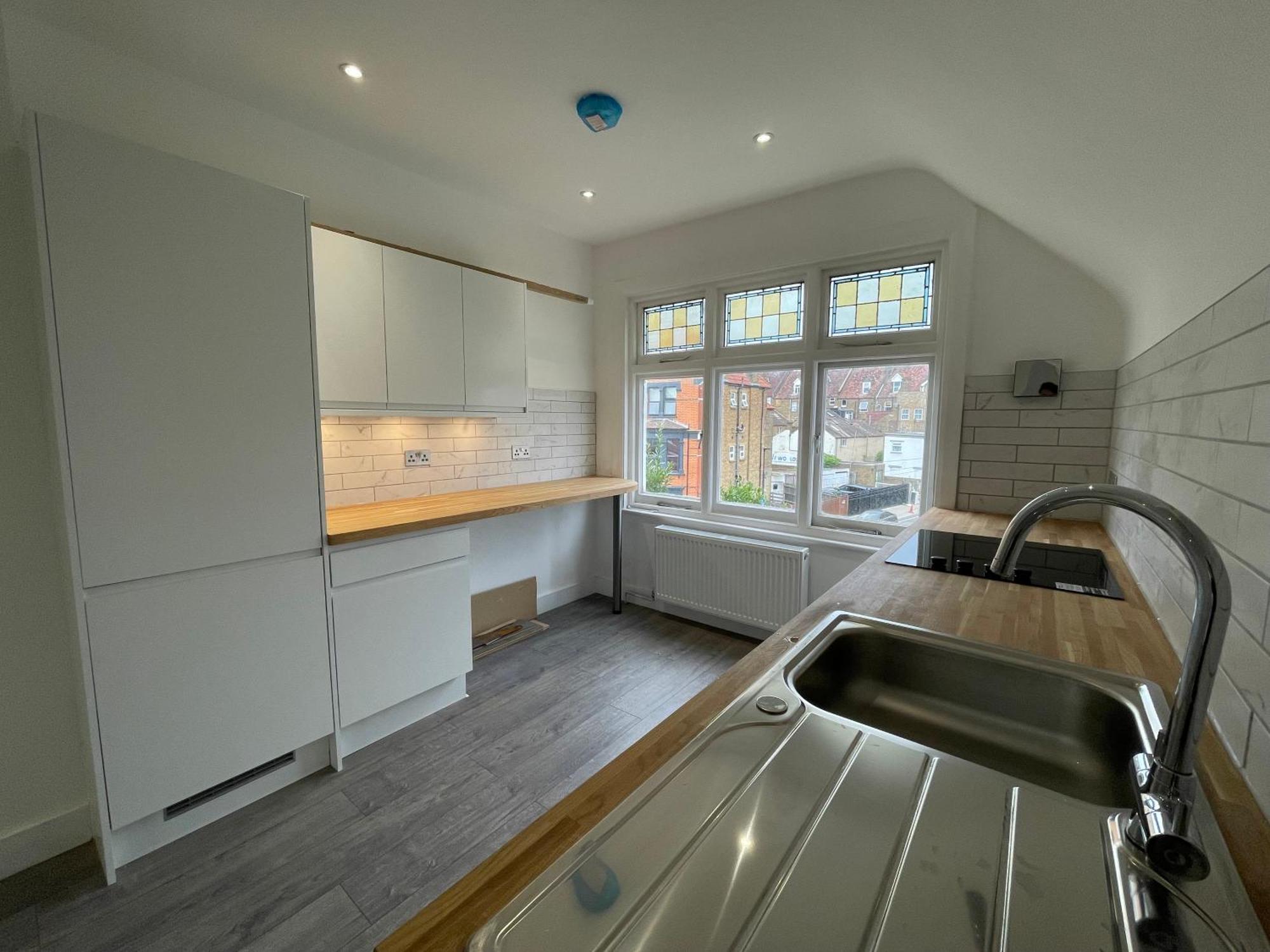 Modern, Luxury 2 Bed Flat In Streatham, - Zone 3 *